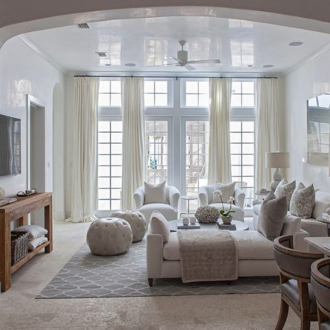 Luxurious Venetian plaster walls in a living room (@alysbeachconstruction) with trim painted BM Decorator's White paint color. #decoratorswhite #bmdecoratorswhite