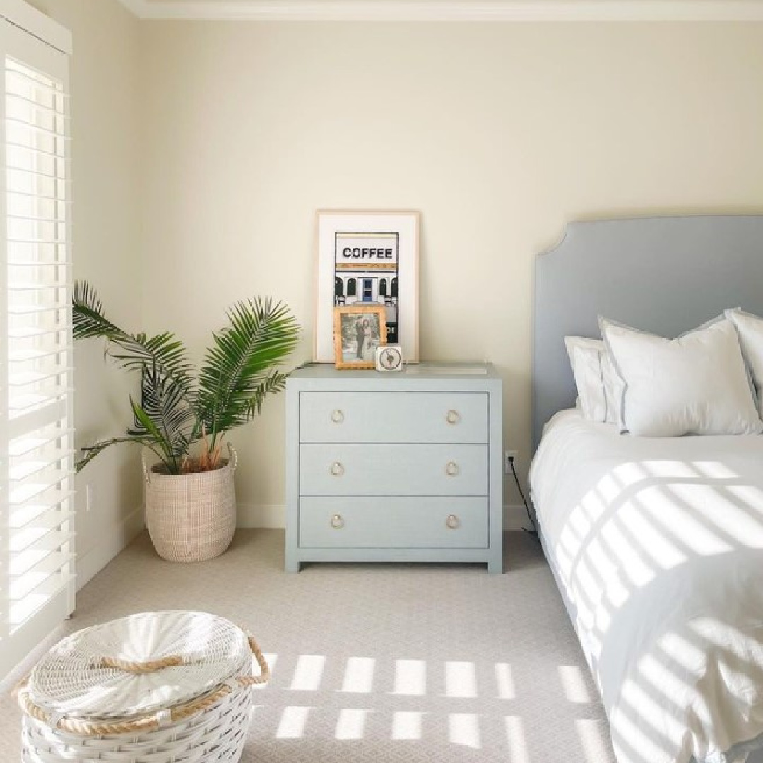 Shoji White painted bedroom walls in a serene design by @brightsmilinglife. #swshojiwhite #whitepaintcolors