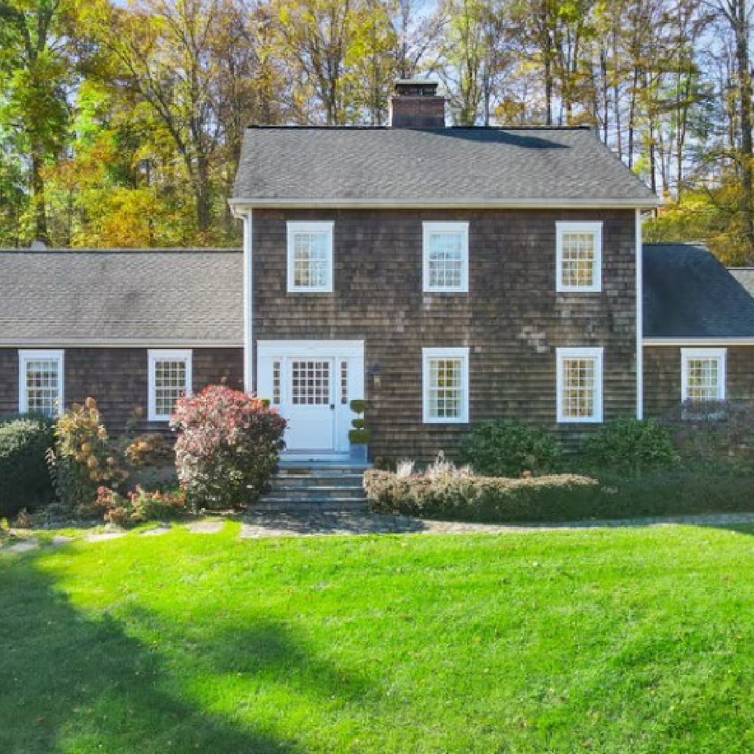 Connecticut farmhouse with classic modern country interiors, timeless design, and a mix of vintage and contemporary. #timelessinteriors #connecticutcountryhouse