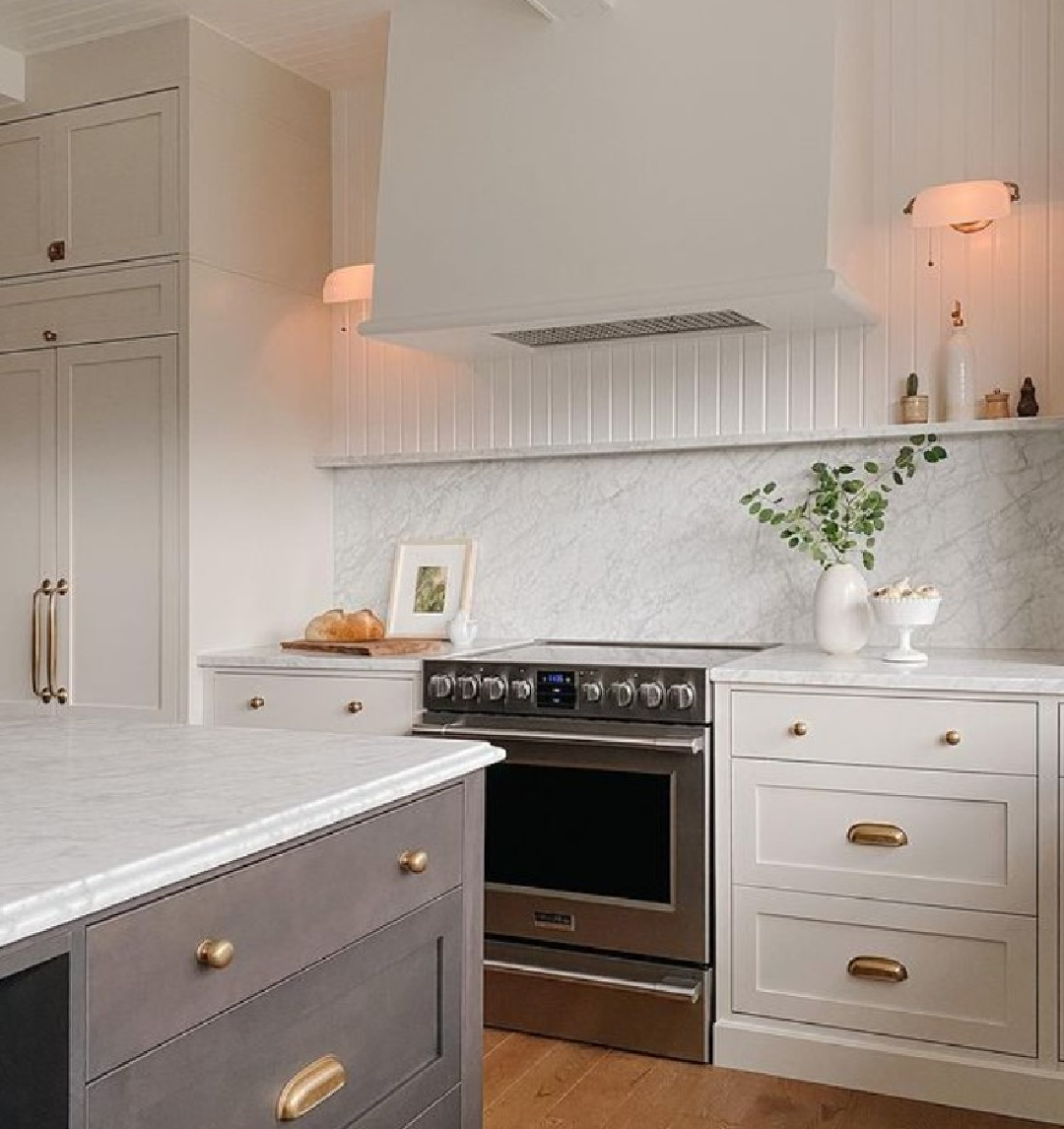 BM Collingwood on kitchen cabinets in a beautiful white kitchen with Chantilly Lace walls - design by AKBDesign. #collingwood #bmcollingwood #chantillylace