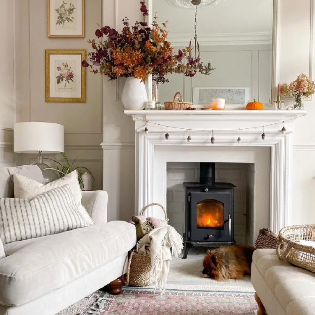 Ammonite (Farrow & Ball) in a cozy neutral living room by @justices_nest #ammonite