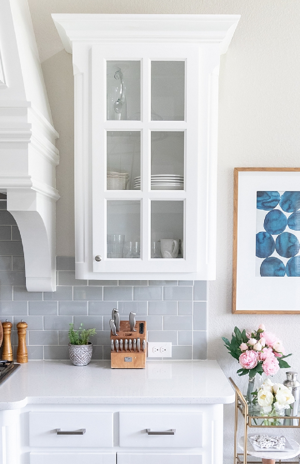 Chantilly Lace (Benjamin Moore) painted cabinets in a lovely white kitchen by Simplicity for Designs (photo by Audrie Dollins). #bmchantillylace #whitekitchencabinets