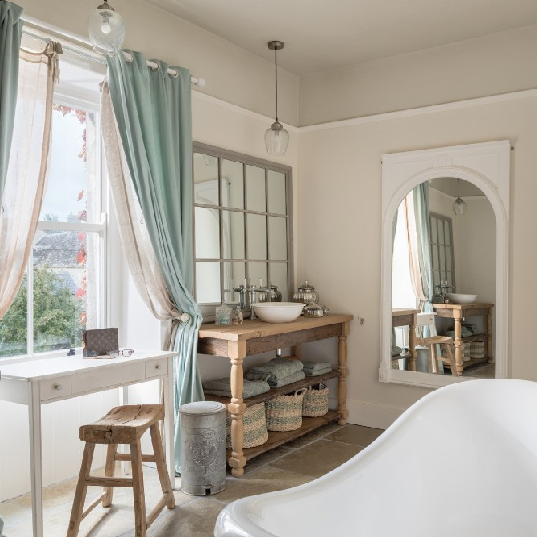 Soaking tub in English country bath at Flower Press holiday rental Biburg Cotswolds. #cotswoldscottage #englishcountry #cottageinteriors