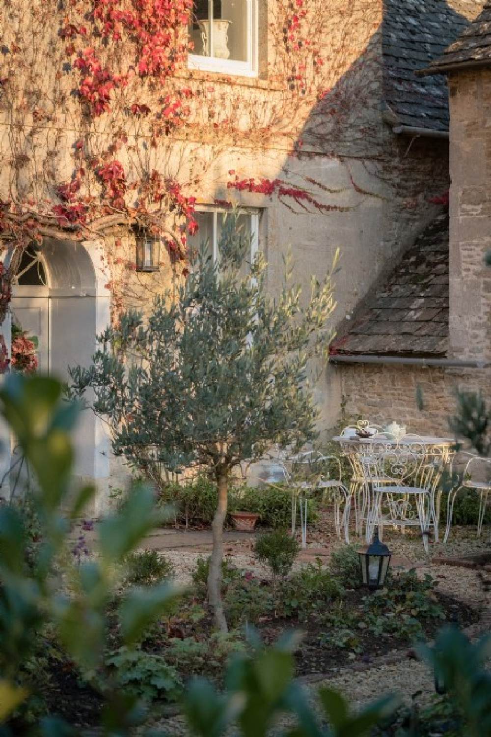 Exterior Flower Press holiday rental Biburg Cotswolds. #cotswoldscottage #englishcountry #cottageinteriors