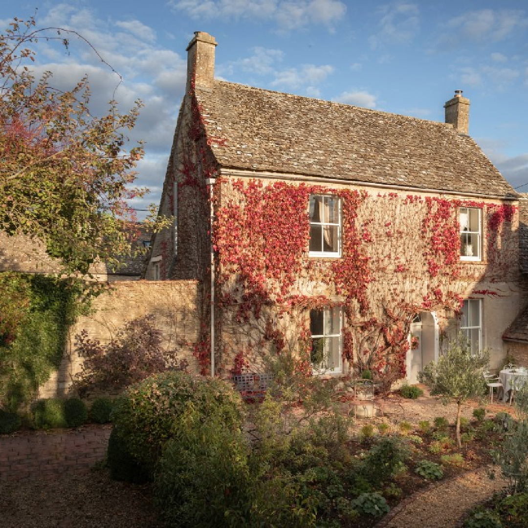 Red climbing vines on exterior of Flower Press holiday rental Biburg Cotswolds. #cotswoldscottage #englishcountry #cottageinteriors