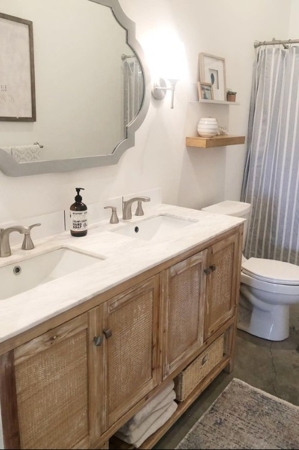 Benjamin Moore Chantilly Lace in modern farmhouse bathroom - @farmcasadecastro. #chantillylacepaint