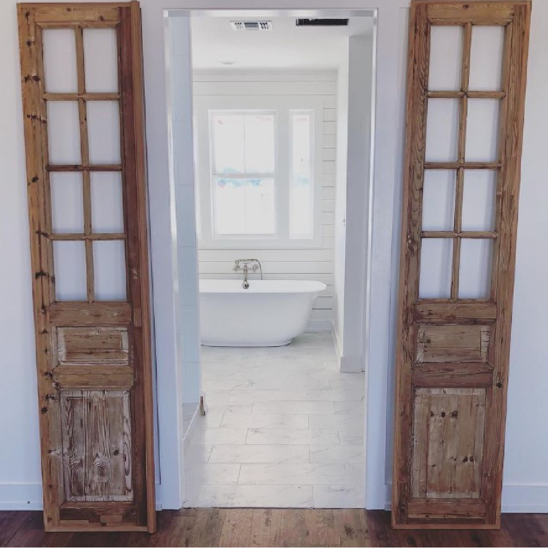 Benjamin Moore Chantilly Lace in modern farmhouse bathroom - @farmcasadecastro. #chantillylacepaint