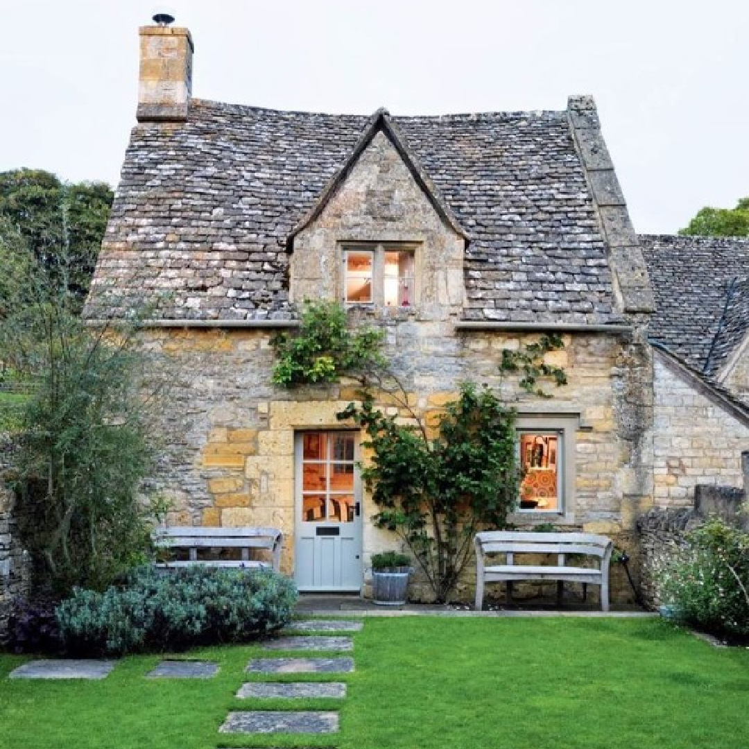 Caroline Holdaway's enchanting 1710 Cotswold cottage (photo by Simon Brown Photography). #tinycottages #cotswoldcottages