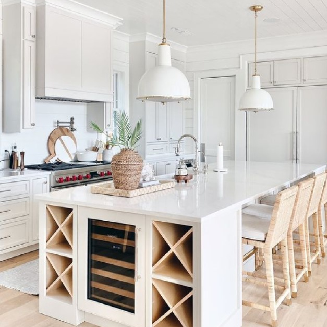 BM Pale Oak Benjamin Moore OC-20  painted kitchen cabinets in a design by @cailinicoastal. #bmpaleoak #paleoak