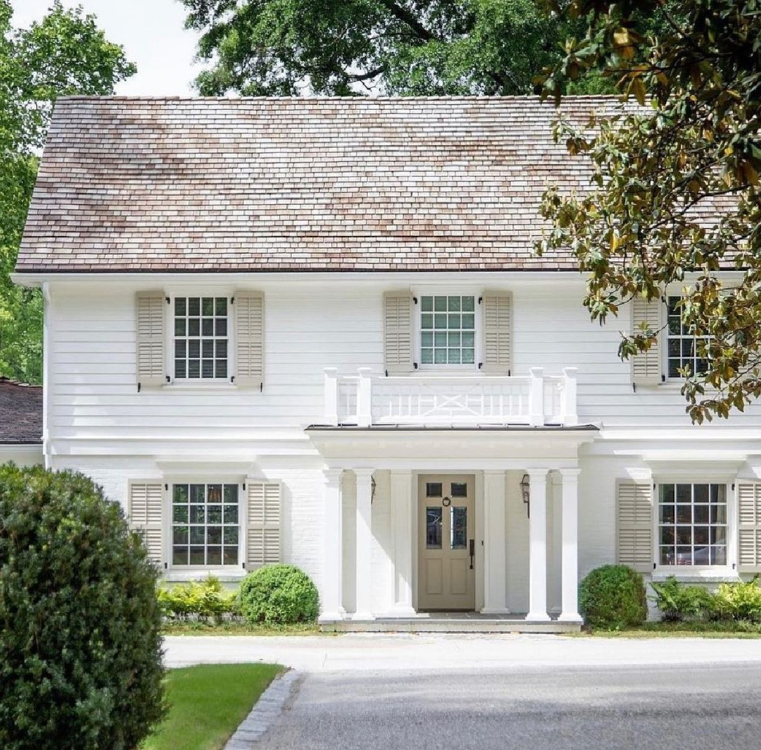 Simply White Benjamin Moore on a beautiful traditional exterior with F&B Dropcloth paint color on shutters - @covermeinivy. #bmsimplywhite #farrowandballdropcloth