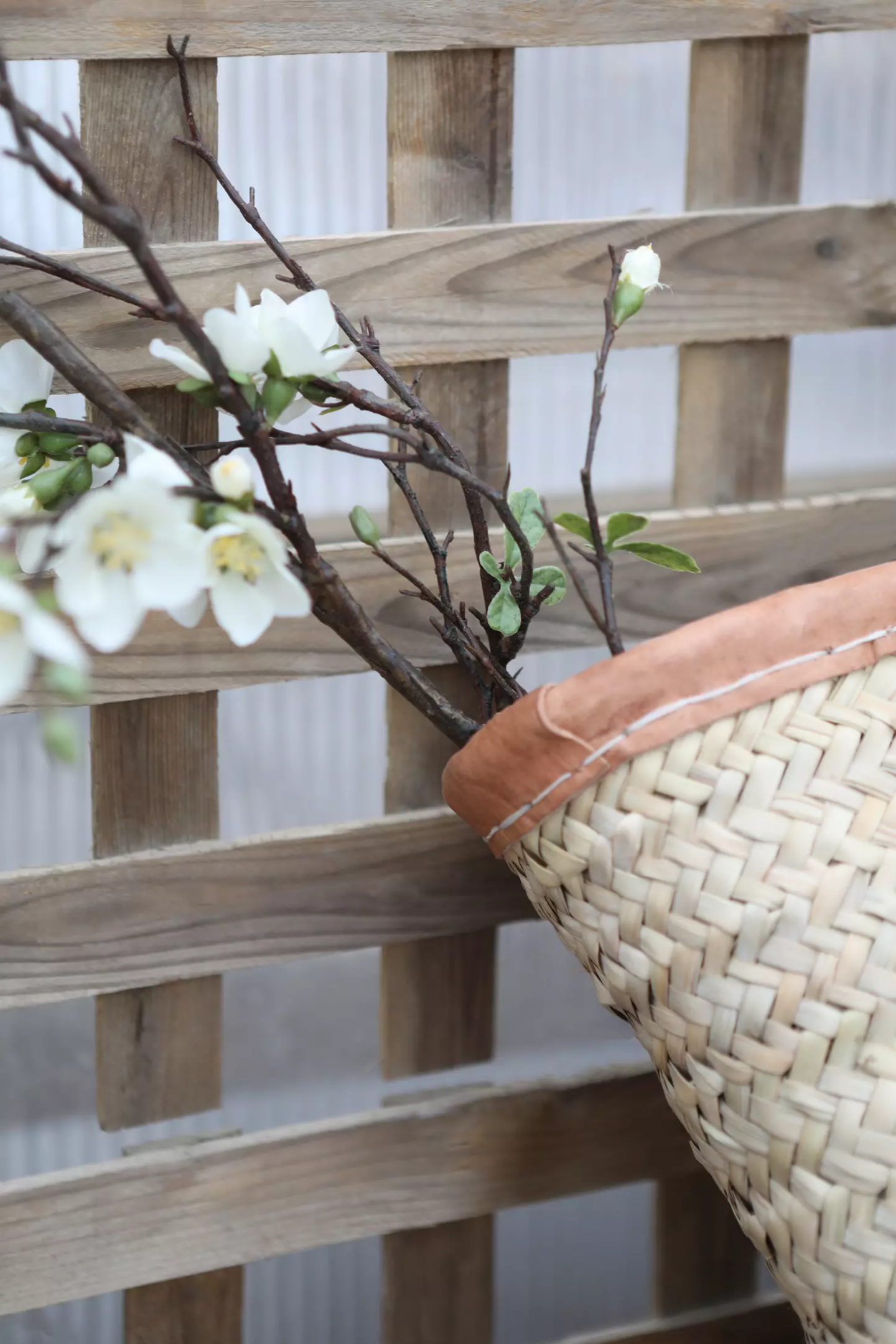 Anthropologie woven market tote with leather handle. #frenchmarkettote