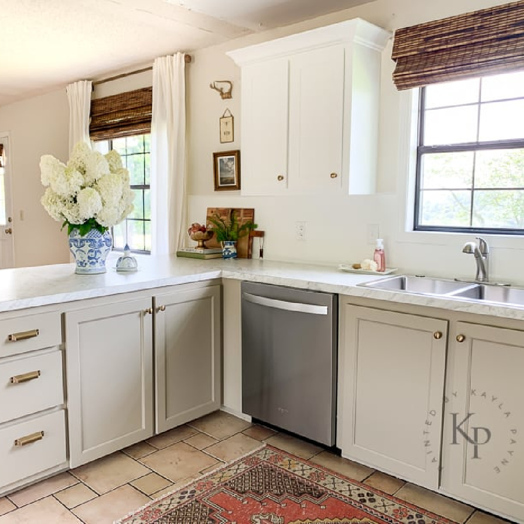 BM Berkshire Beige painted lowers and Simply White on uppers in a kitchen makeover by Kayla Payne. #berkshirebeige #simplywhitecabinets