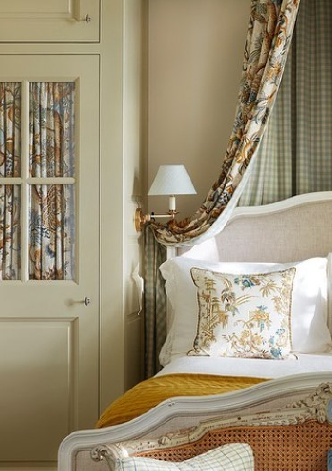 Elegant French country bedroom with builtin wardrobe in Provence's Mas Des Poiriers - photo by @lukewhitephotography. #frenchbedroom #provencepoiriers