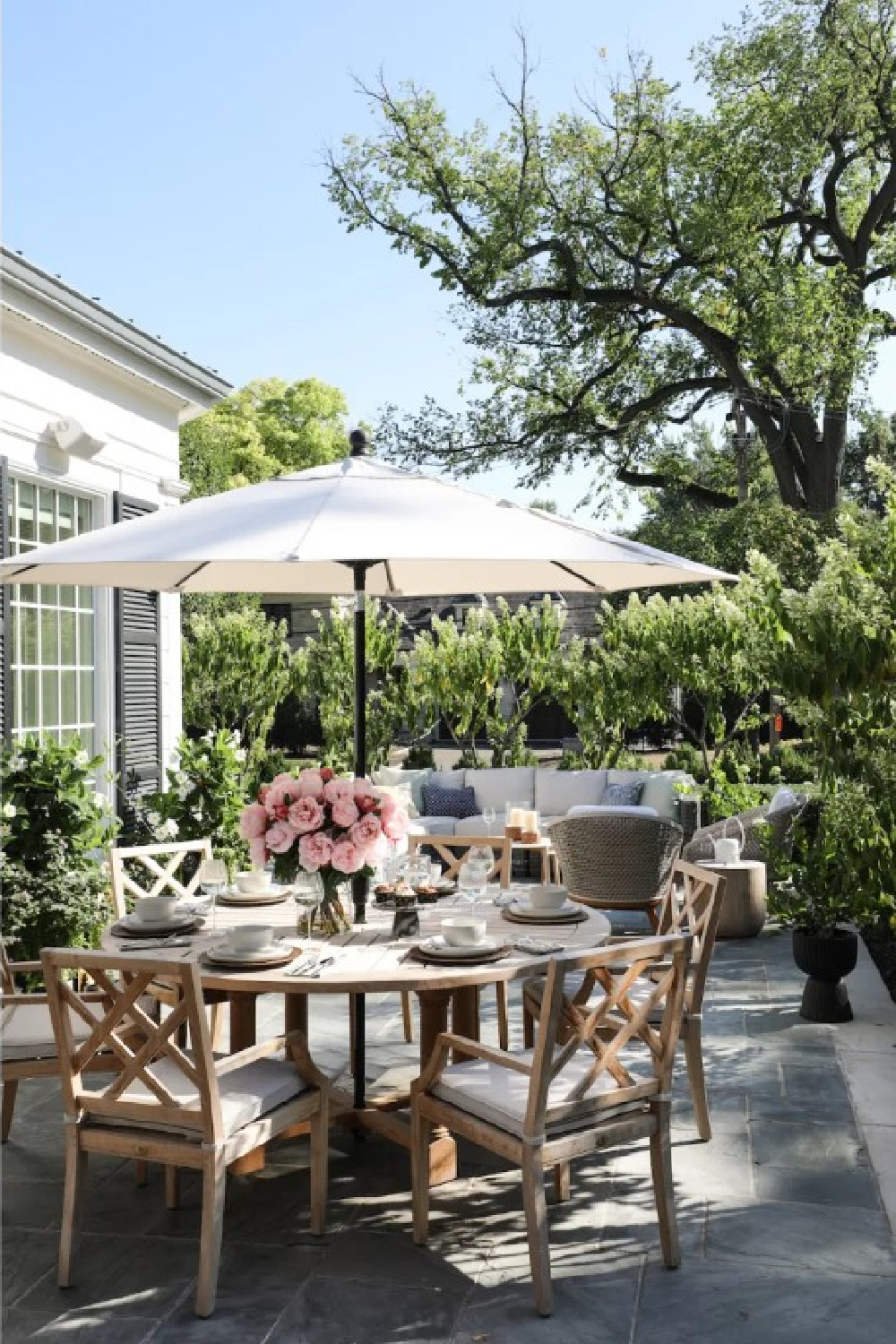 Park and Oak designed beautiful outdoor living oasis with dining table and umbrella. #outdoorliving #patiodesign #patiofurniture