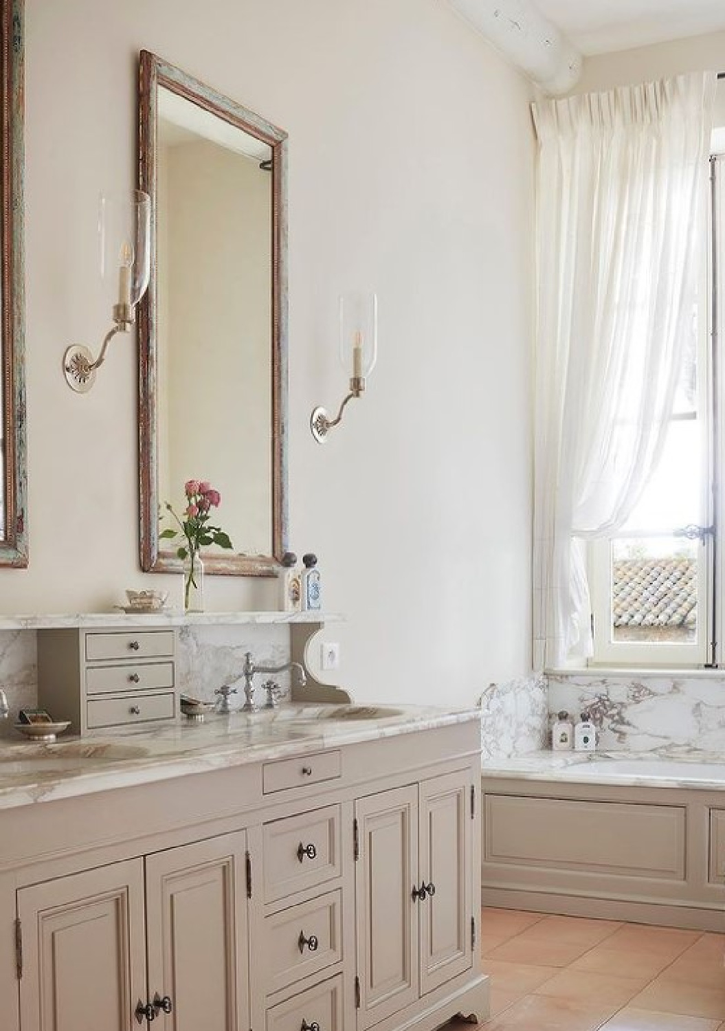 Elegant traditional French country renovated bath in Le Mas des Poiriers - photo by @LukeWhitePhotography. #frenchbath #provencepoiriers