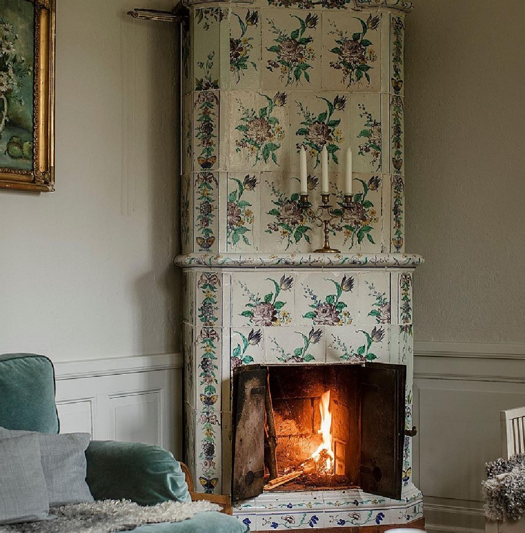 Serene Stockholm apartment living area with unique tiled fireplace - @historiskahem. #stockholmapartment #serenebedrooms