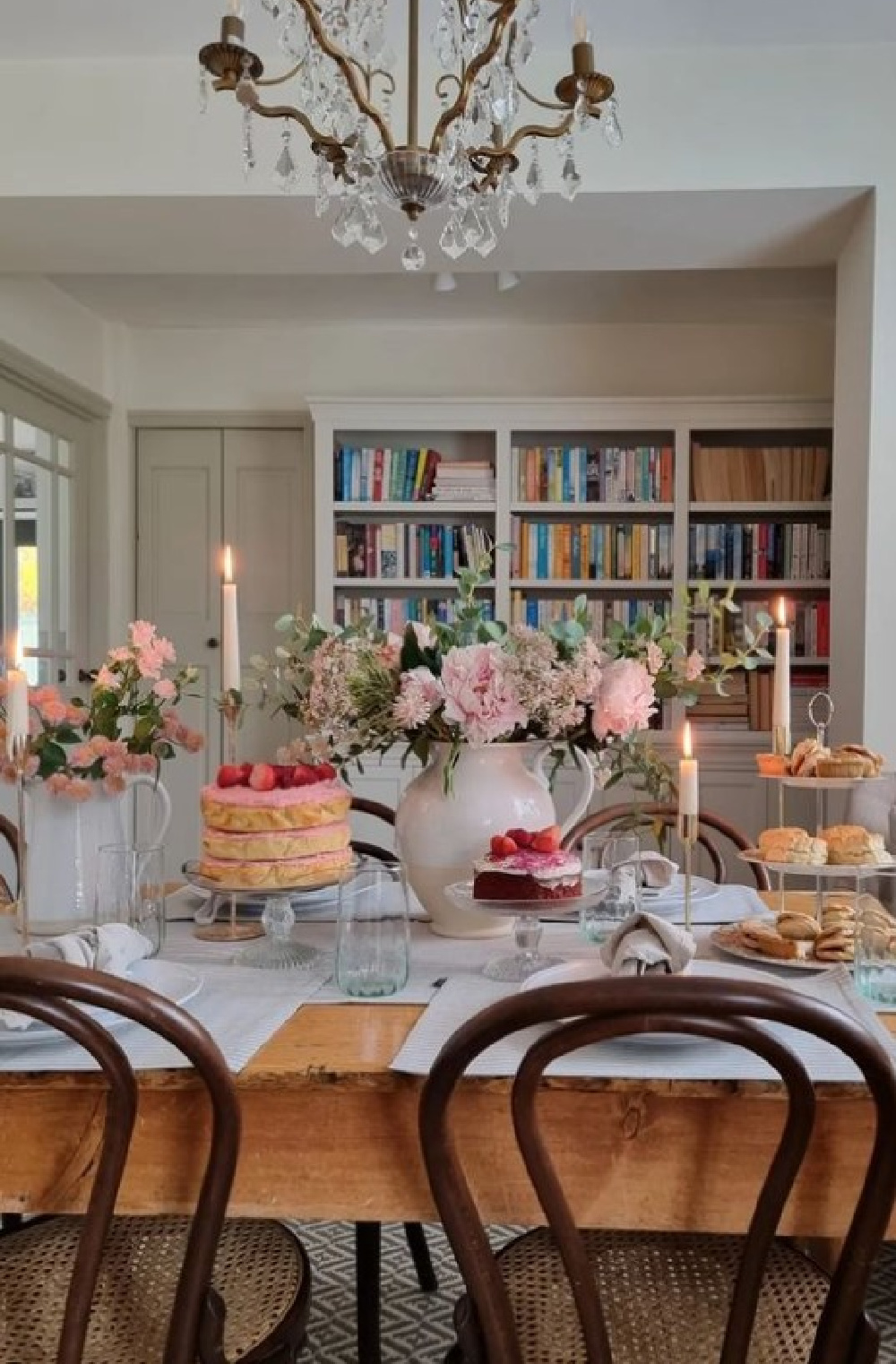 @elle_the_home_bird - Farrow & Ball Wimborne White in a beautiful traditional dining room with table set for tea and built-in bookcases. #wimbornewhite