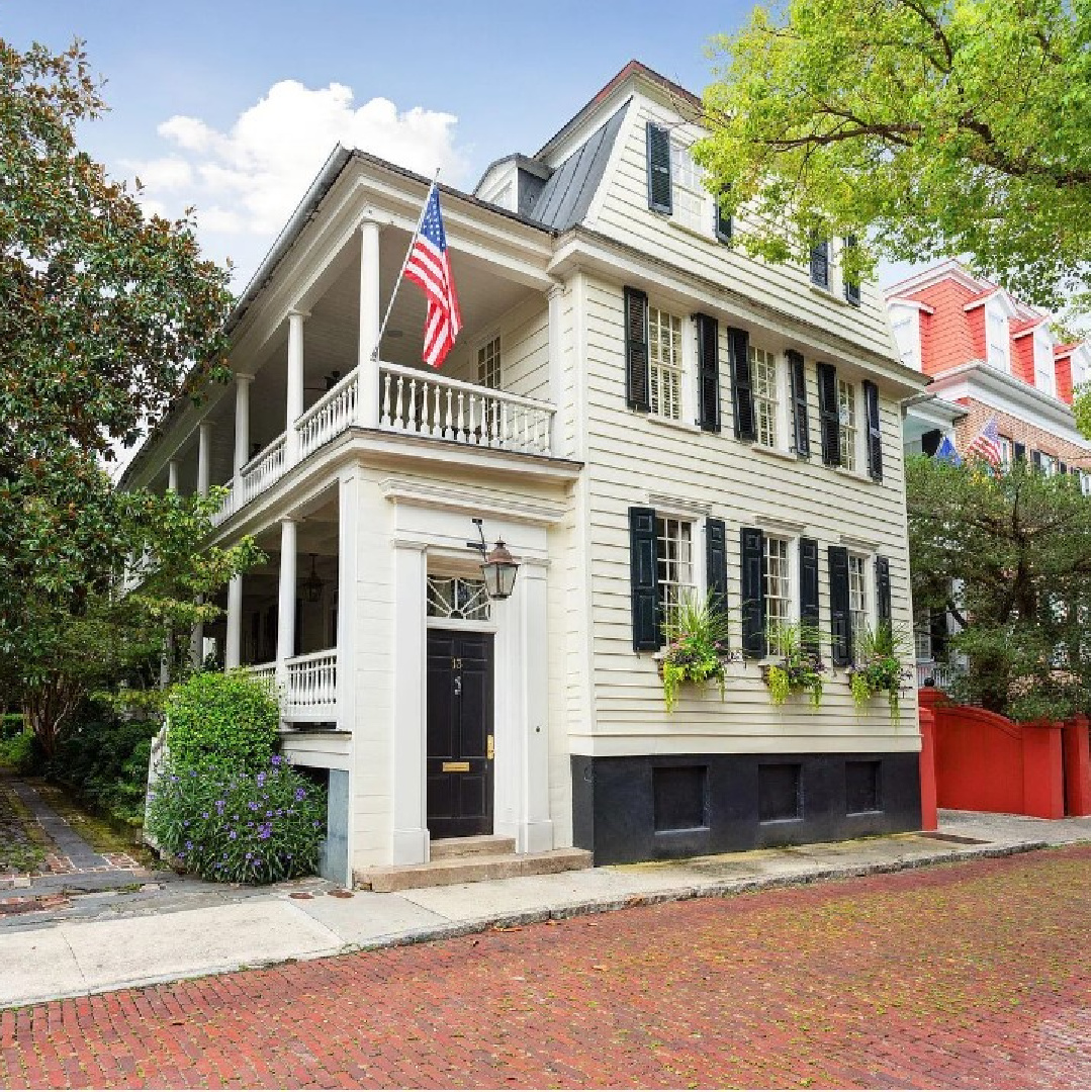 Beautiful 1775 Charleston home exterior at 13 Church St. #charlestonhomes #18thcenturyhomes