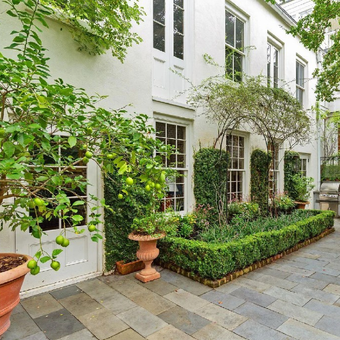 Beautiful Charleston garden at 13 Church St. #charlestongardens #formalgardens