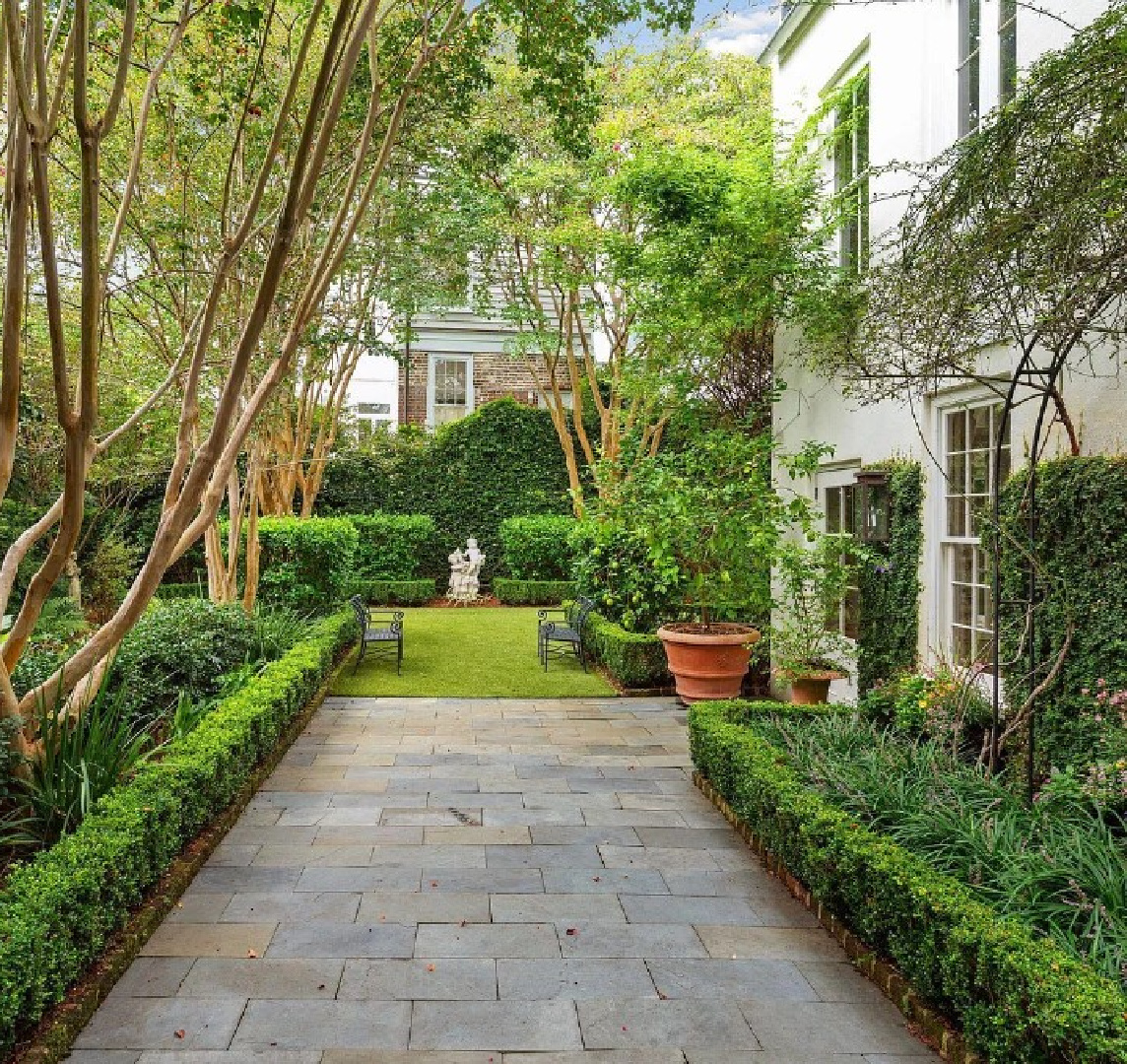 Beautiful Charleston garden at 13 Church St. #charlestongardens #formalgardens