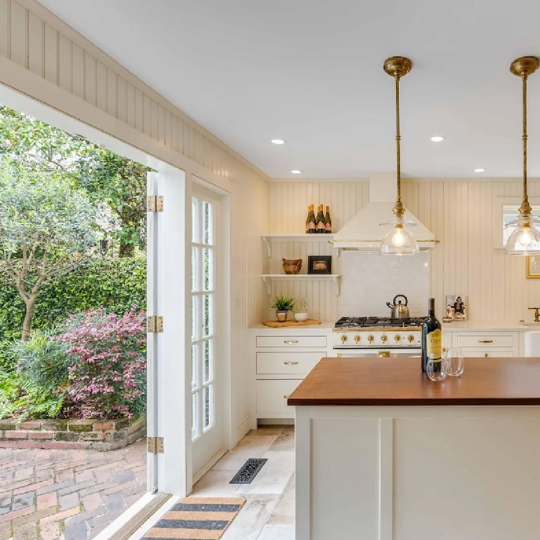 Nick Cann Photography. Beautiful Charleston kitchen and garden - 40 Tradd St. was built in 1718 and appeared in "The Patriot." #charlestonhomes #18thcenturyhomes #historichouseexteriors