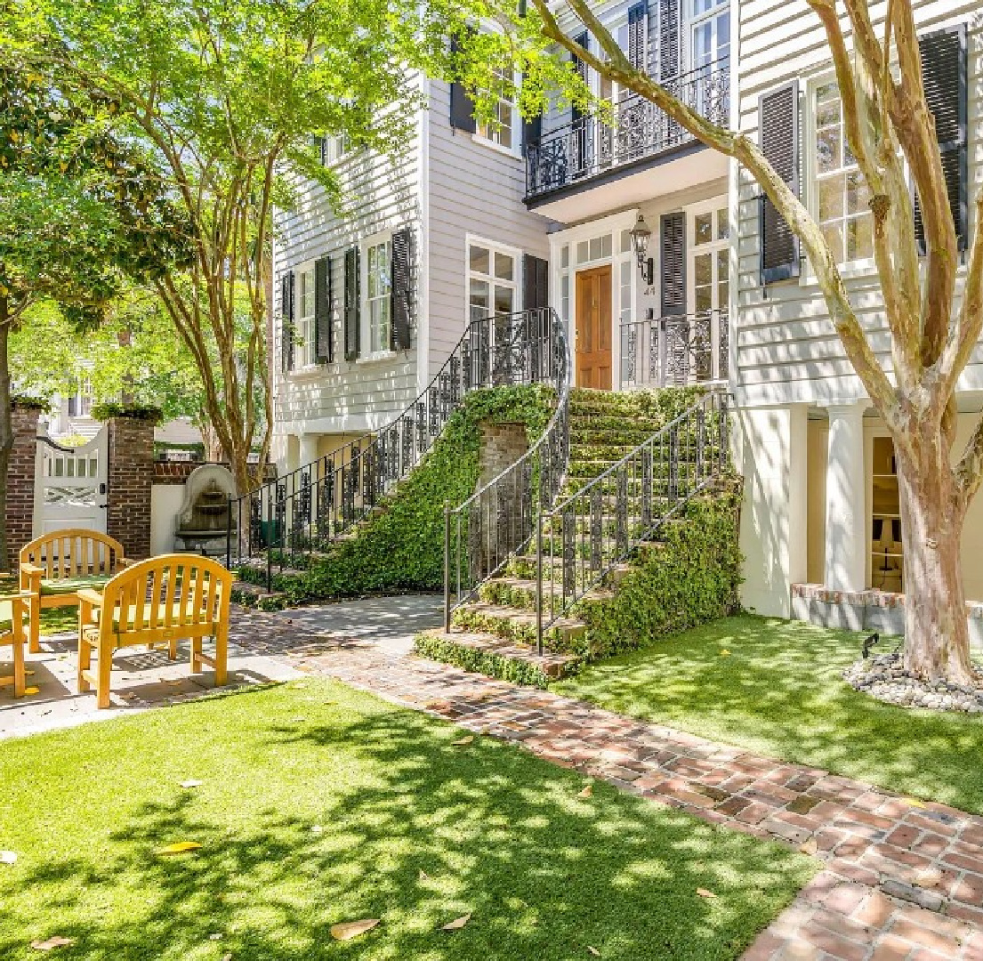 Magnificent Charleston architecture and charming details on a home built in 1800 at 44 Meeting St. #charlestonhomes #historichomeexteriors