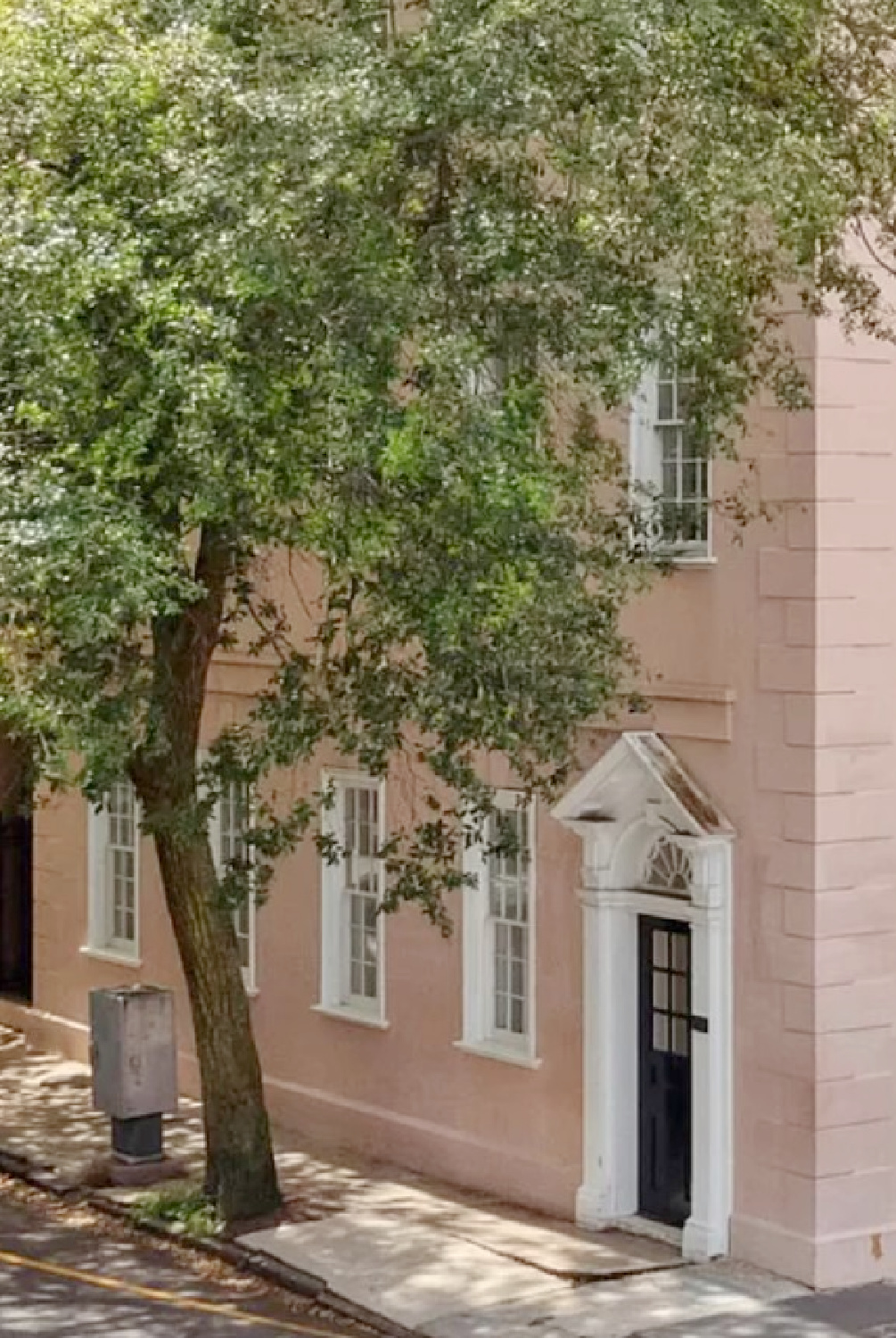 Lovely pink stucco exterior on a historic Charleston home on 49 Broad Street. #charlestonhomes #pinkhouses