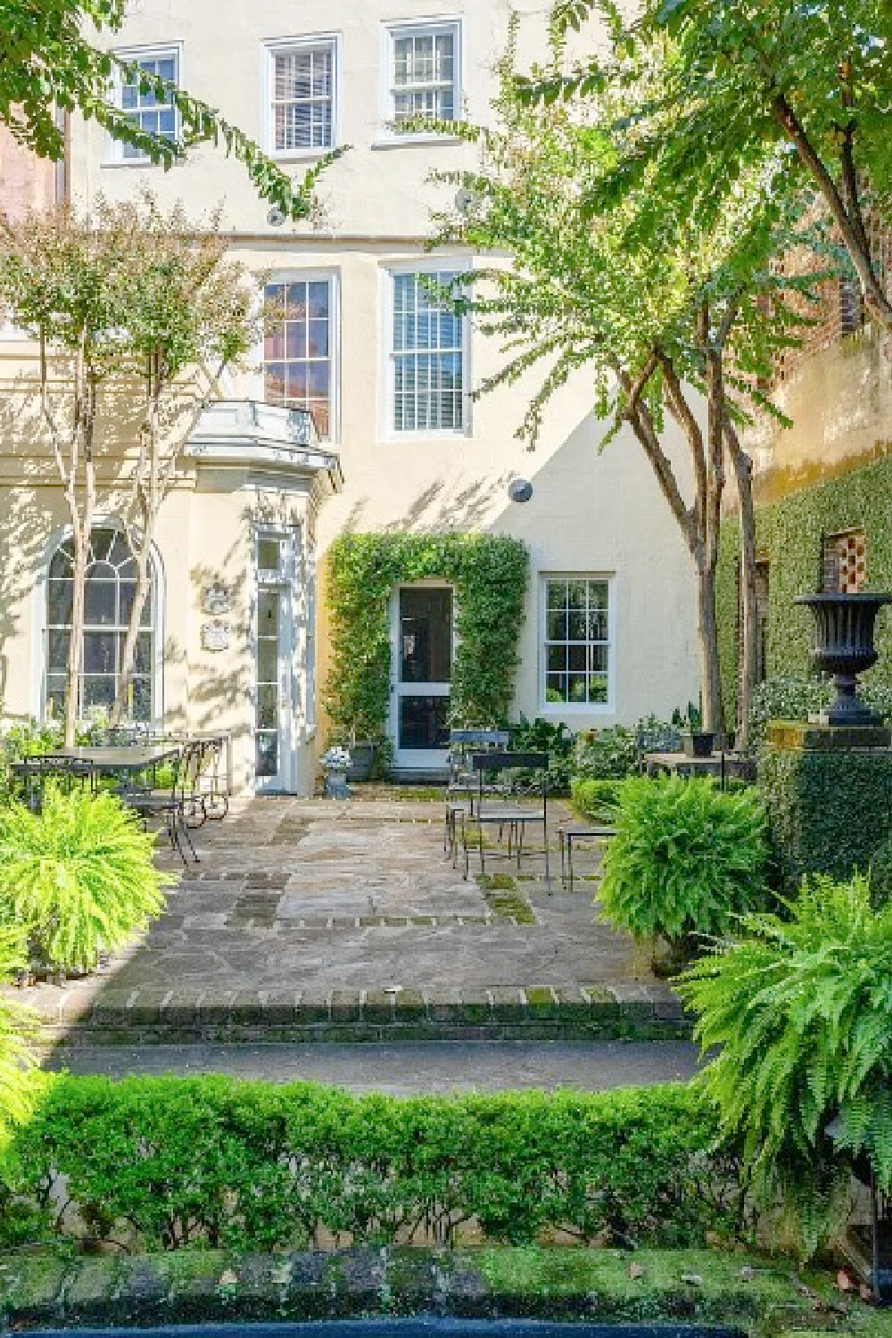 Charming historic Charleston garden exterior - 83 E. Bay St. #charlestongardens #charlestonhomes