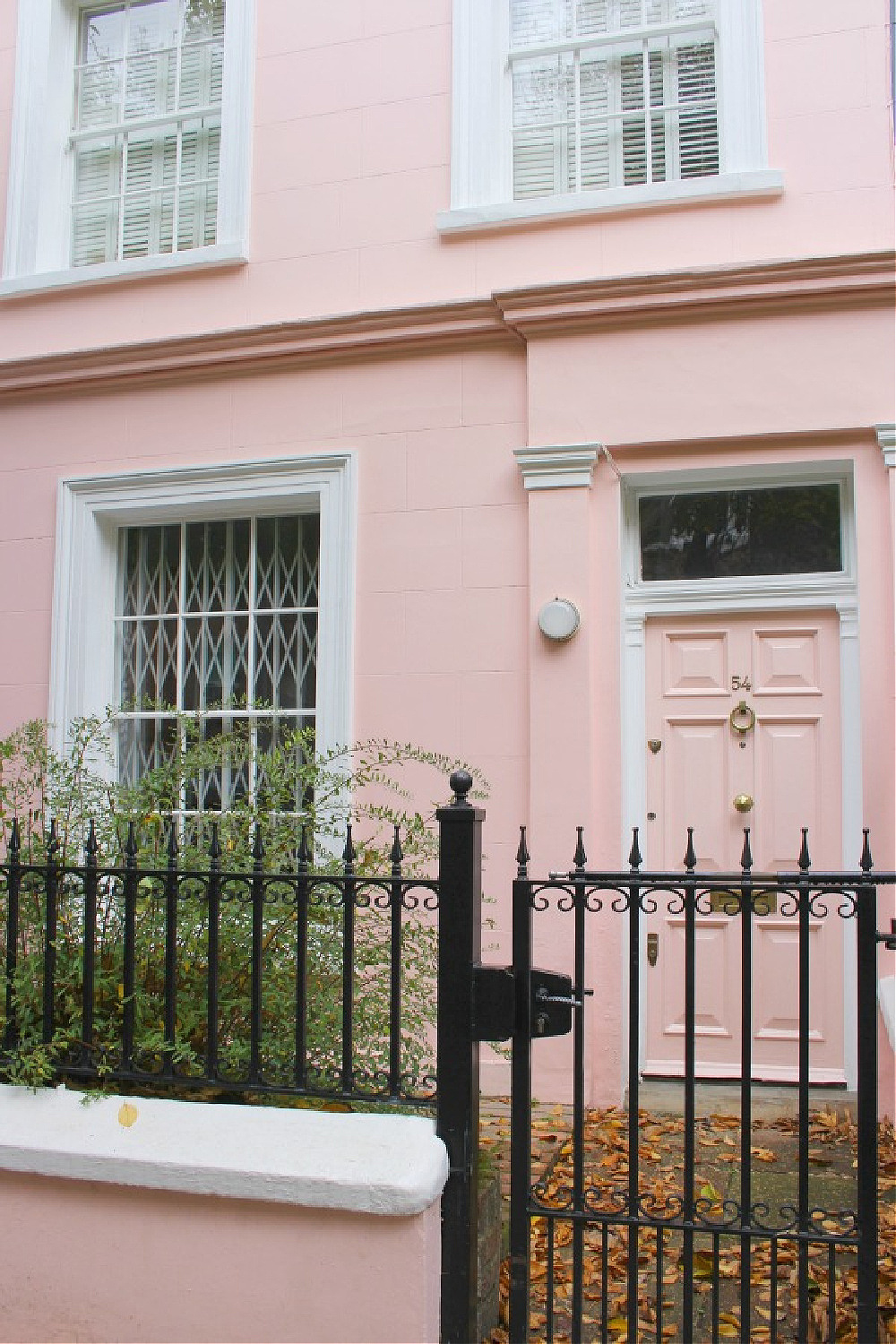 Beautiful sophisticated pink door and house exterior in Notting Hill. Come explore paint colors for your front door. #frontdoorcolors #paintcolors #curbappeal
