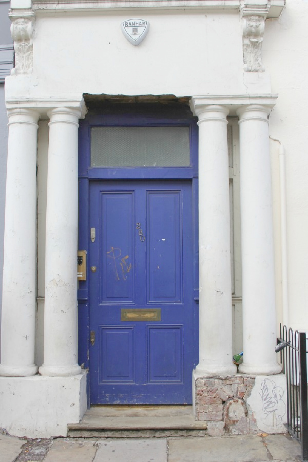 Bright blue door on row house in Notting Hill from the movie with Hugh Grant and Julia Roberts. #nottinghillmovie #nottinghillmoviehouse