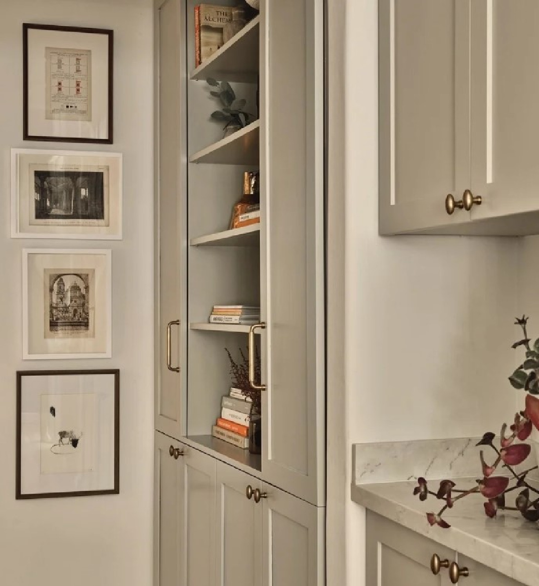 Old White (Farrow & Ball) warm white paint color on kitchen cabinets in a beautiful by @cariandesign. #oldwhite #farrowandballoldwhite