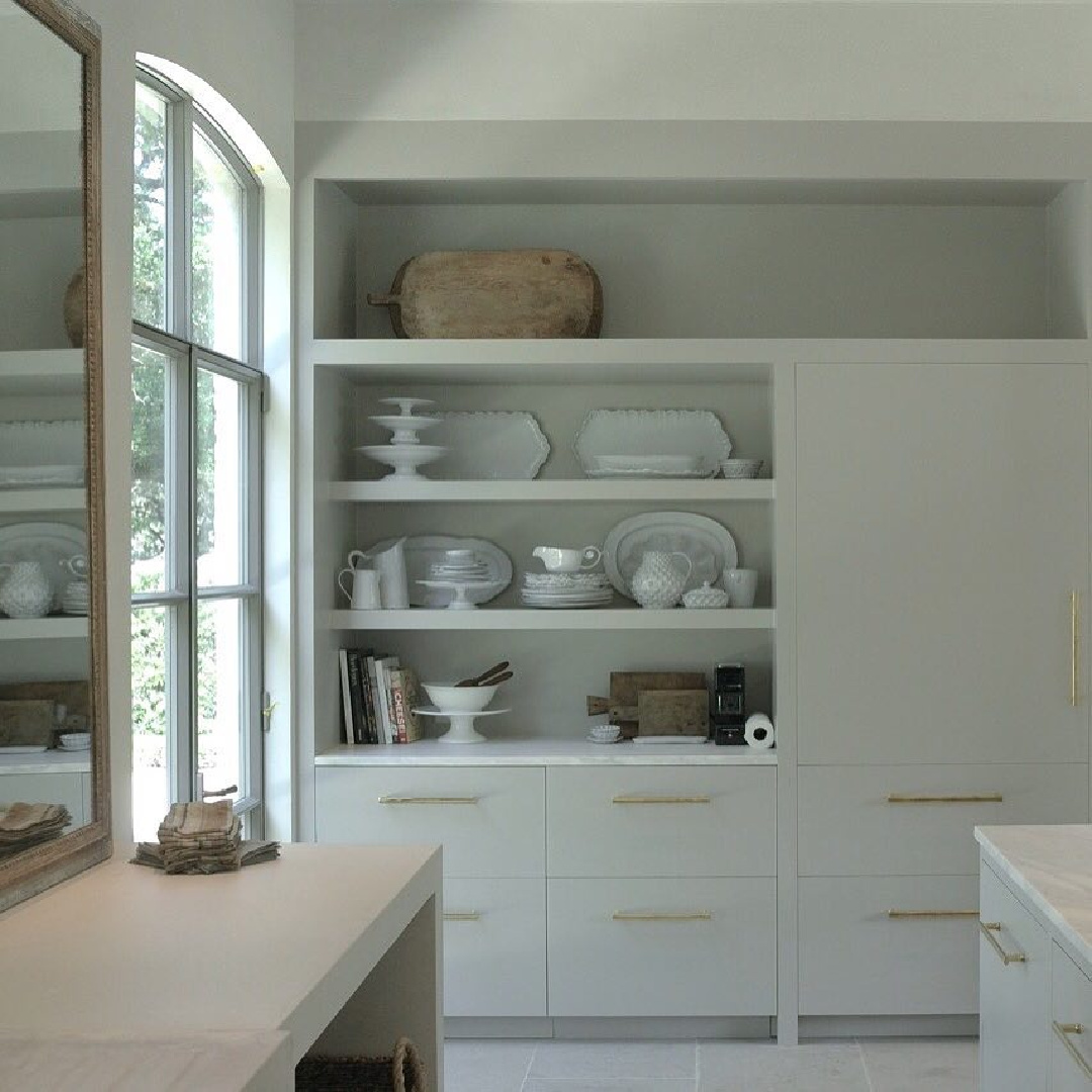 Murphy Mears designed kitchen (Jill Egan interiors) with plaster work by Segreto Finishes.