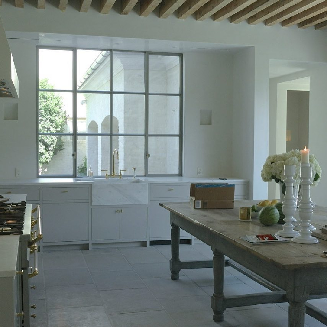 Murphy Mears designed kitchen (Jill Egan interiors) with plaster work by Segreto Finishes.