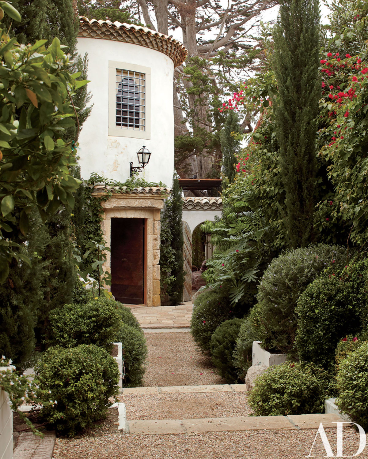 Richard Shapiro's Mediterranean style Malibu oceanfront home filled with ancient treasures and Old World European flavor. #oldworldstyle #fantasyhomes #malibudreamhome