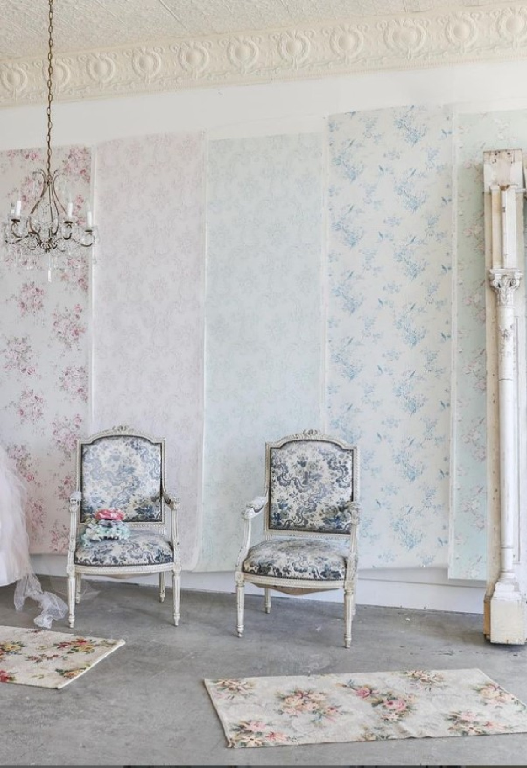 Shabby Chic floral wallpaper options at Rachel Ashwell Shabby Chic.