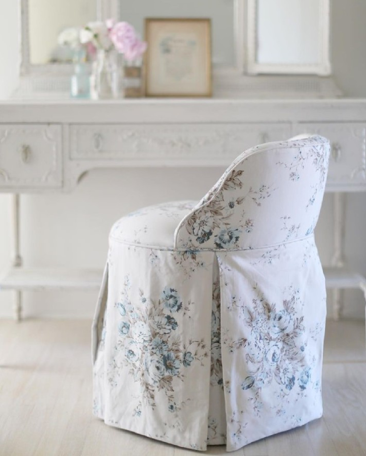 Rachel Ashwell: Pretty Blue Shabby Chic Vintage Style Inspiration