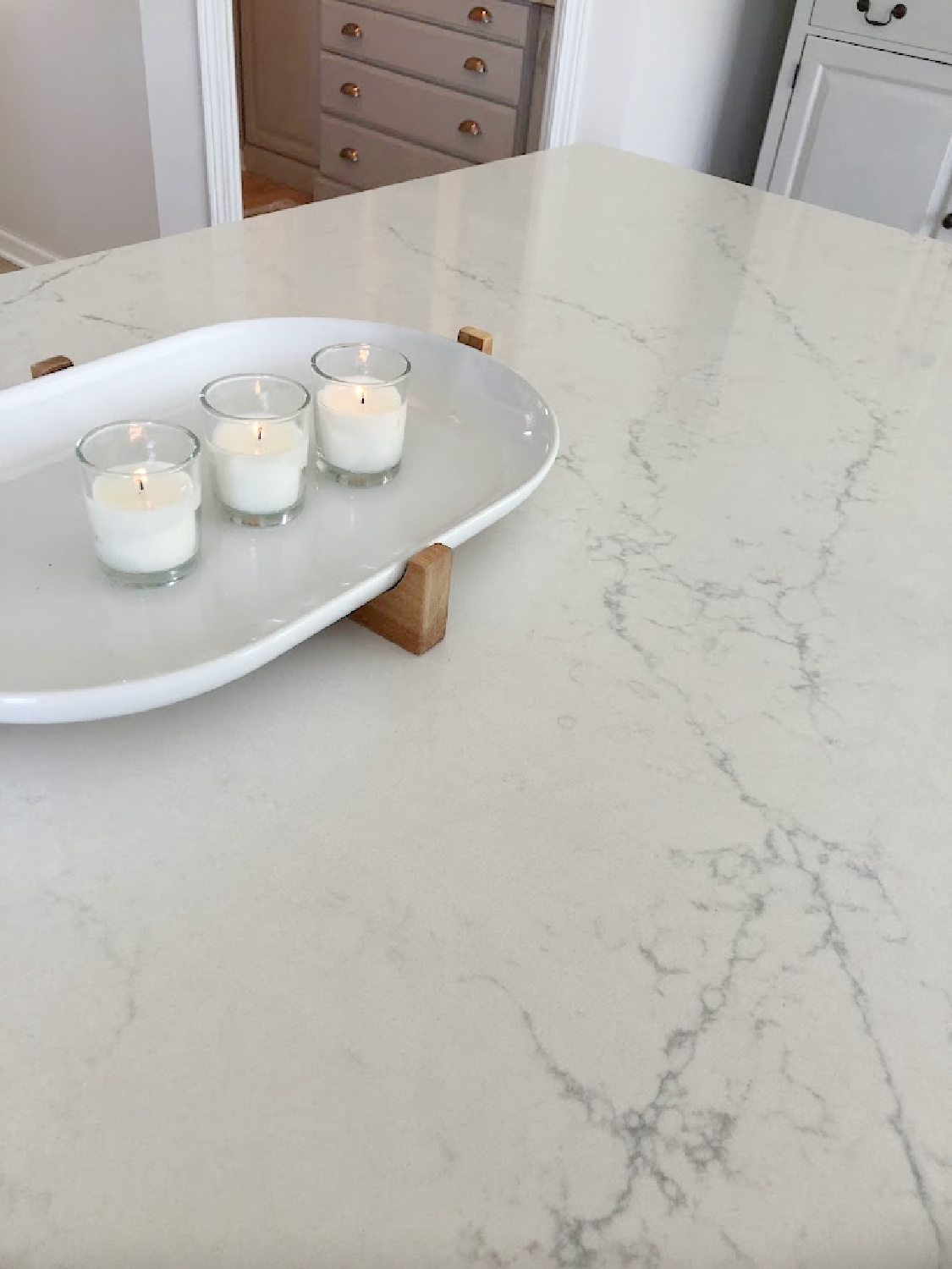 Viatera Muse quartz countertops in my kitchen - Hello Lovely Studio. #musequartz #whitequartzcounters #quartzcountertops