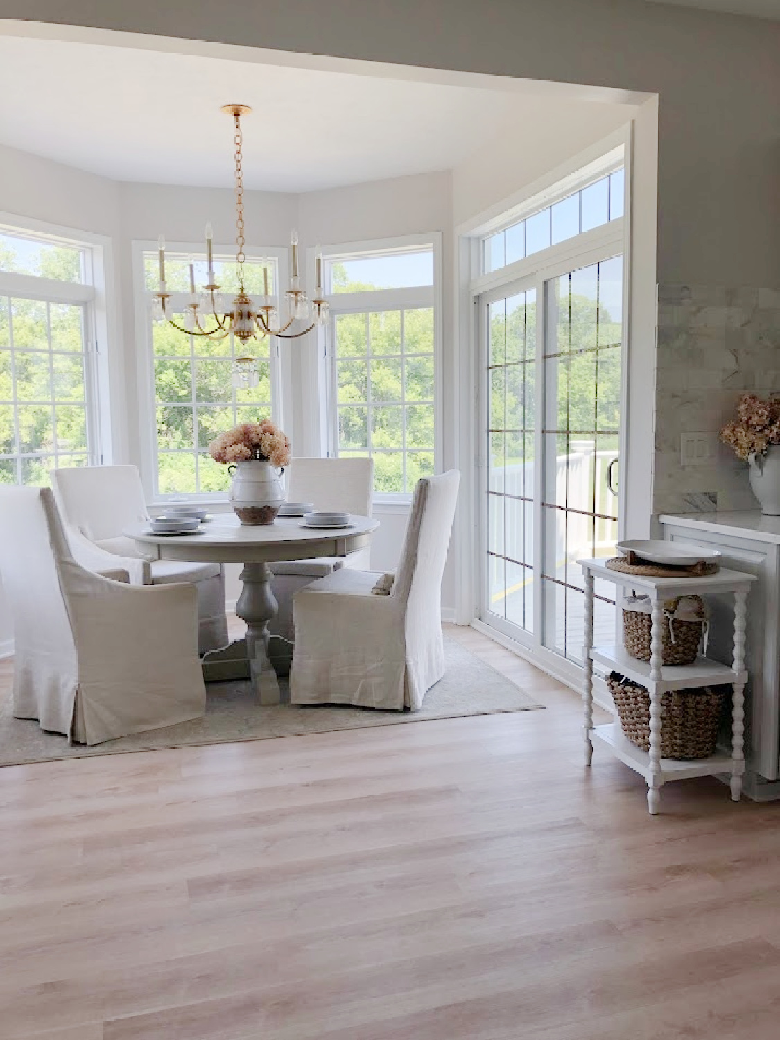 Breakfast nook with turret and Thomas O'Brien Elizabeth chandelier in gilded iron - Hello Lovely Studio. #modernfrench #breakfastnooks