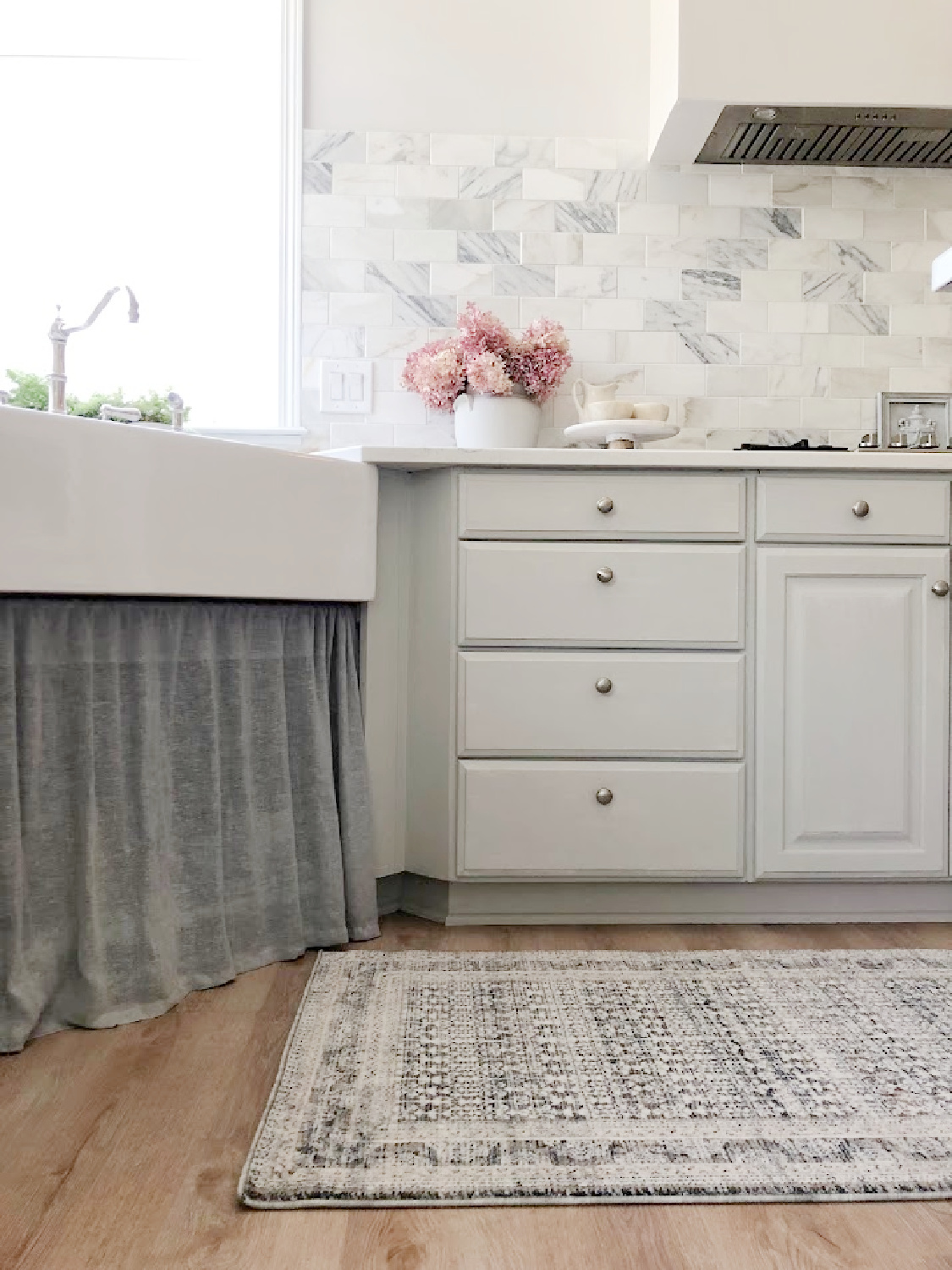 Amber Lewis x Loloi runner rug in my modern French kitchen with Calacatta Gold marble backsplash - Hello Lovely Studio. #modernfrench #greykitchens #viateramuse