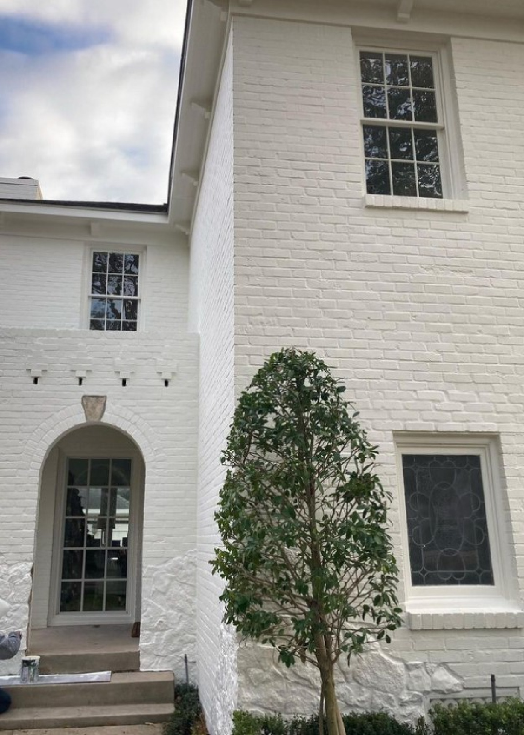 @kristihainesherman - White Dove (Benjamin Moore) paint color on house exterior. #bmwhitedove #whitedovepaint #bestwhitehousecolors