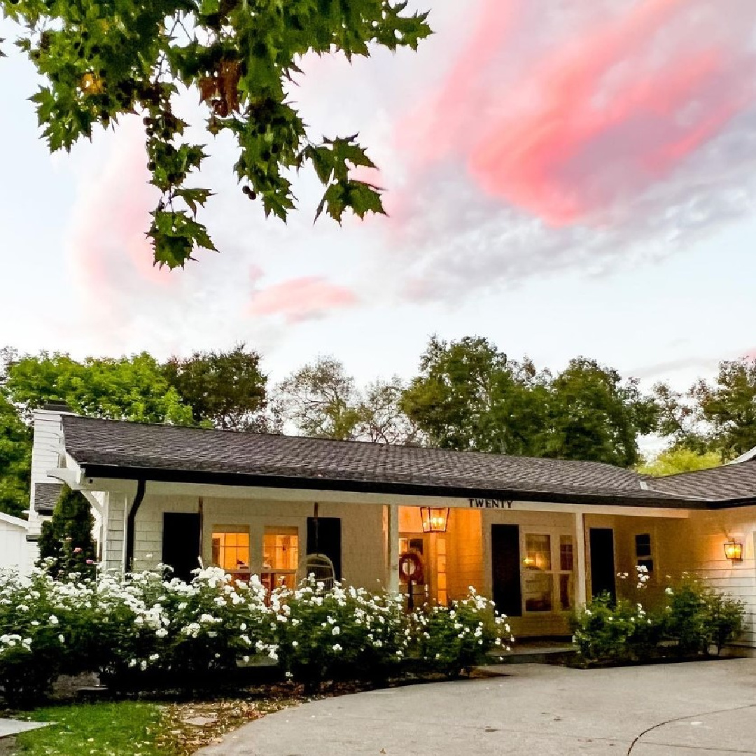 @modernglamhome - White Dove (Benjamin Moore) paint color on house exterior. #bmwhitedove #whitedovepaint #bestwhitehousecolors