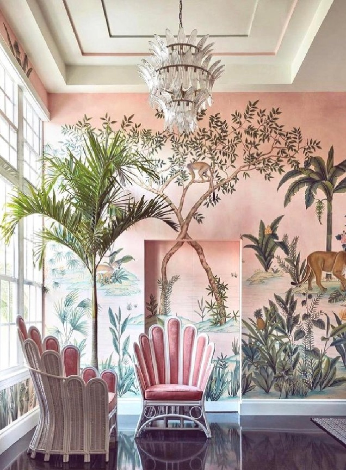 @kemble_interiors - De Gournay pink wallpaper in a beautiful luxe interior. #degournay #pinkinteriors