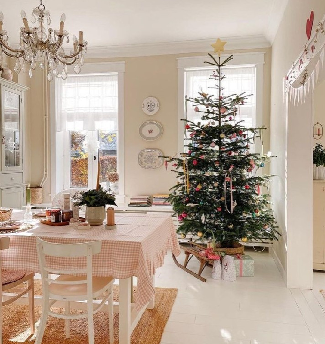 @yvestown - Farrow & Ball Slipper Satin walls in a beautiful dining room decorated with Christmas tree. #farrowandballslippersatin