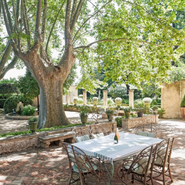 Hello Lovely French Château Mirielle in Provence! Old World style interiors and charming gardens in Provence. #provence #chateau #interiordesign #gardendesign #vacationvilla #luxuryvilla #luxurioushome #frenchcountry #countryfrench #frenchhome