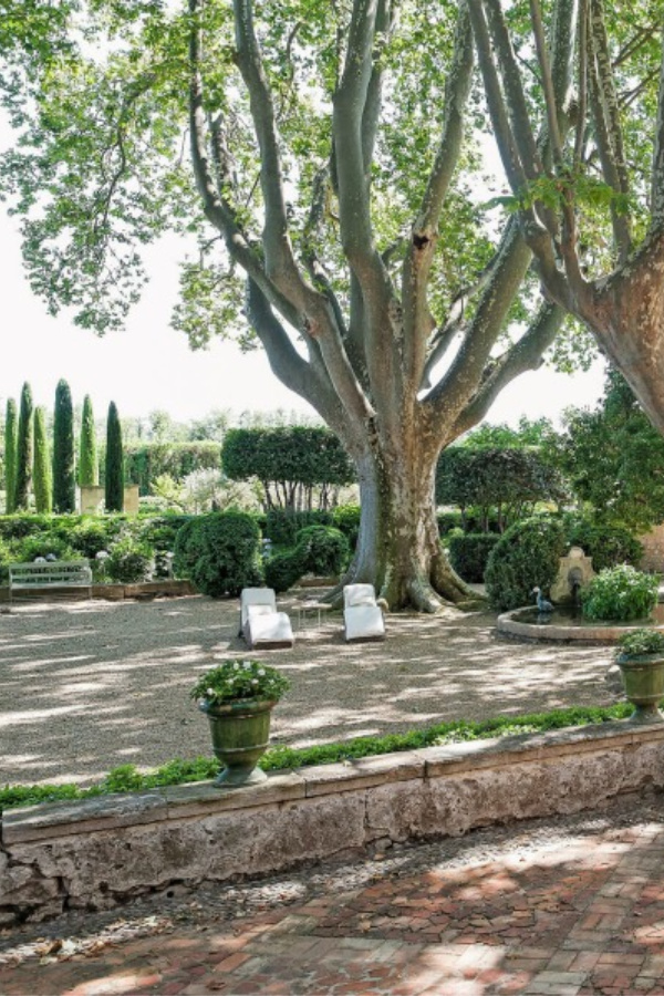 Hello Lovely French Château Mirielle in Provence! Old World style interiors and charming gardens in Provence. #provence #chateau #interiordesign #gardendesign #vacationvilla #luxuryvilla #luxurioushome #frenchcountry #countryfrench #frenchhome