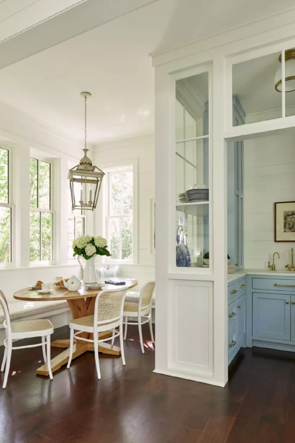 Beautiful breakfast nook and pantry with interior windows - Julia Berolzheimer's home in Southern Living (photo: Hector Manuel Sanchez). #charlestonhomes #torrancemitchell