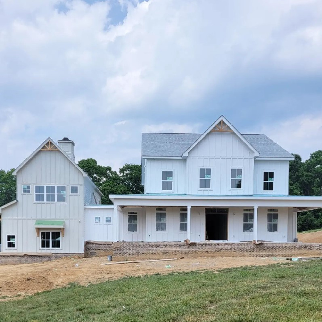 @happilyeveracres - Sherwin-Williams Snowbound paint color on a white house exterior. #swsnowbound #sherwinwilliamssnowbound #whitehouseexteriorpaint