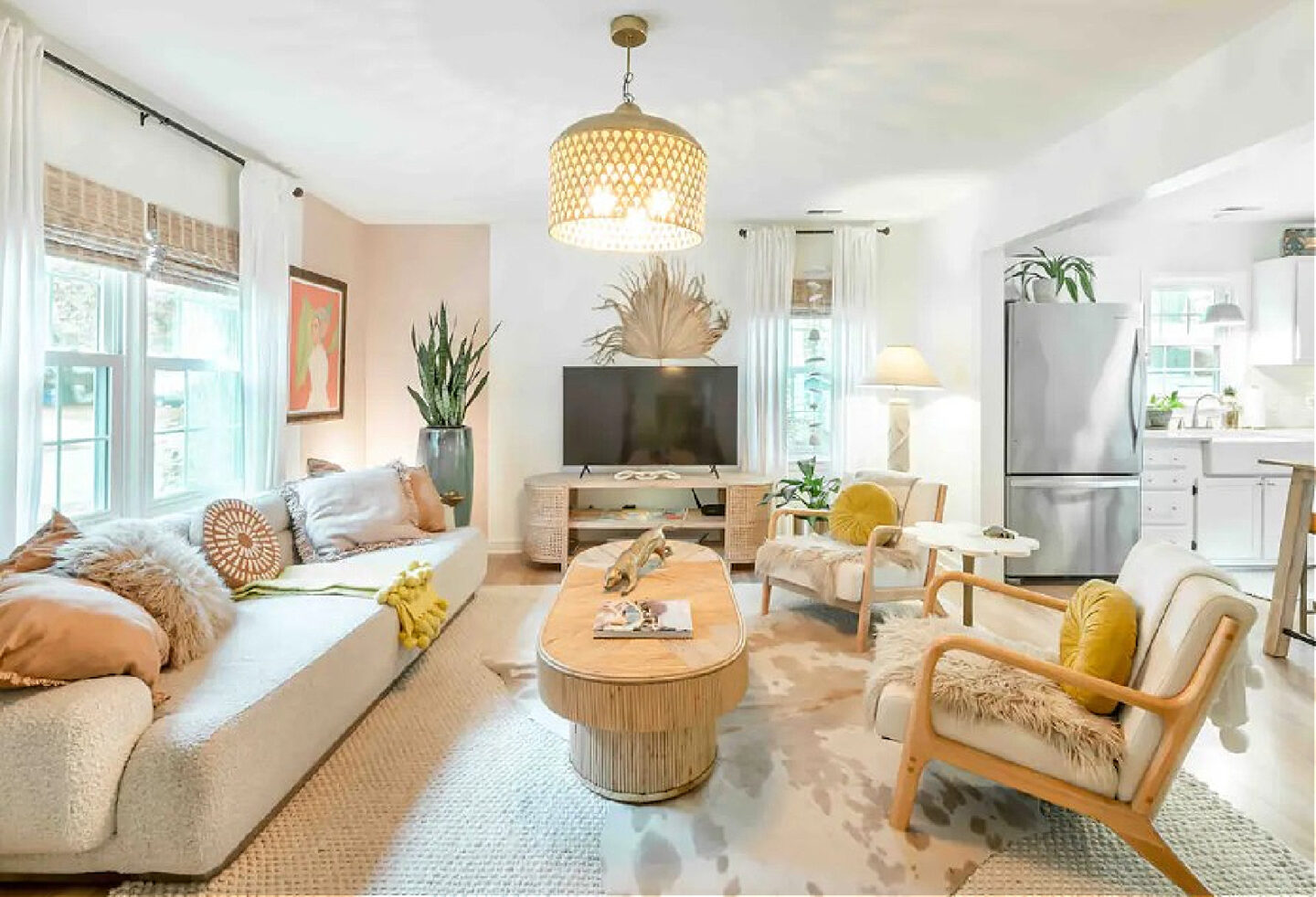 Fiona's Charleston Boho Bungalow on airbnb. #pastelinteriors #bohocottage
