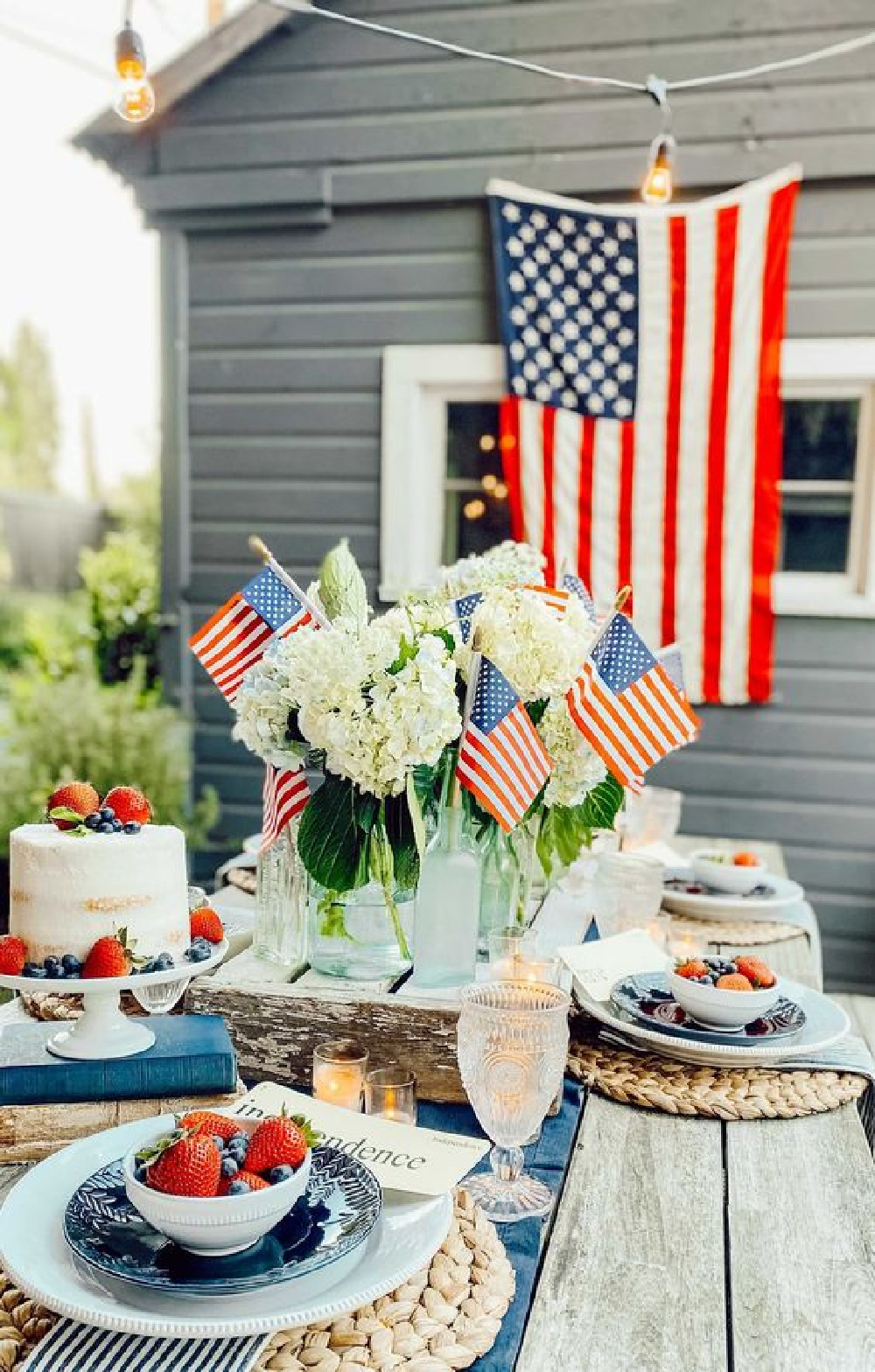 @littlehouseonchestnut - 4th of July tablescape with naked layer cake, hydrangea and American flags, and farmhouse style. #4thofjulytablescape