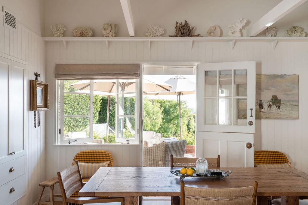 Malibu 1941 cottage with English Country style - Avi Brosh and Kirsten Leigh Pratt. Vogue Living Australia - photo: Caylon Hackwith.